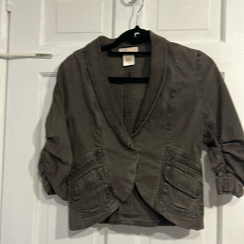 Amazing jean jacket w 3/4 sleeves 🤩